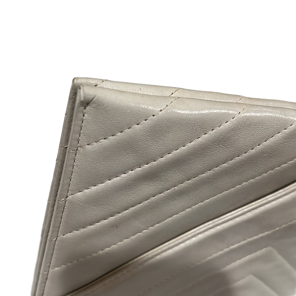 Yves Saint Laurent  YSL White Quilted Clutch EUC - Picture 13 of 15